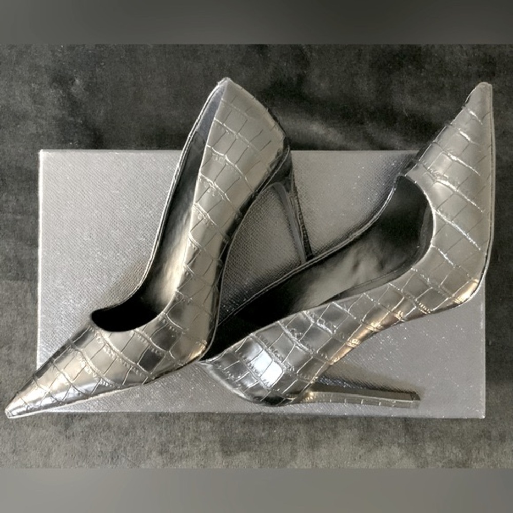 Steve Madden Black Leather Crocodile Heels - Picture 6 of 12